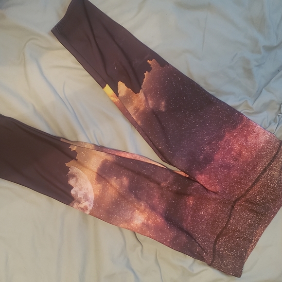 Onzie Starry Full Moon Scenic Print Leggings - Picture 2 of 4